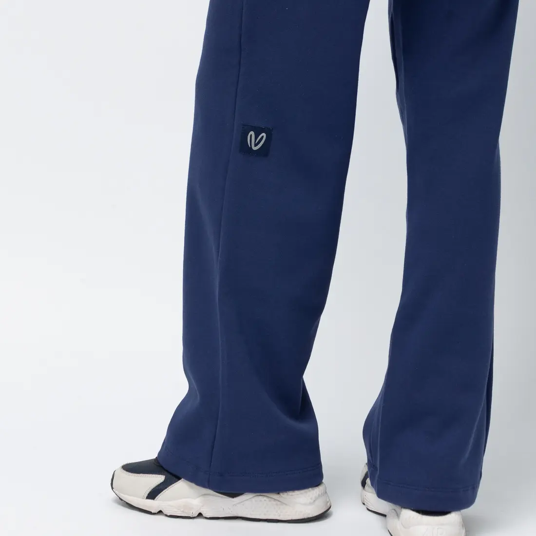 Women’s Blueberry Straight Leg Sweatpant 2