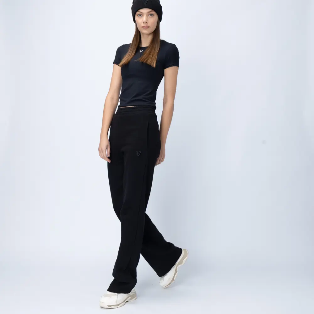 Women’s Black Fleece Straight Leg Sweatpant 4